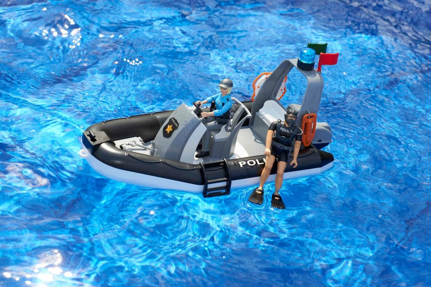 Bruder RAM 2500 Полиция Пикап, Прицеп, Лодка, 2 фигуры