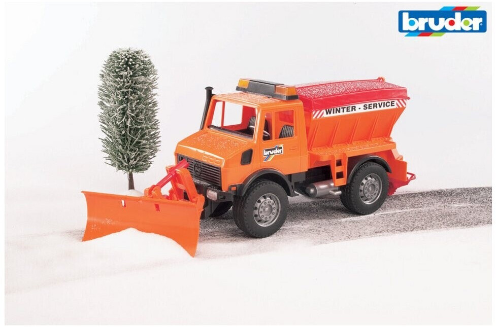 Bruder Mercedes-Benz Unimog зимнее обслуживание с отвалом для снега (02572)